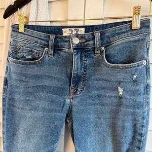 💙 Free People | We The Free CRVY Distressed Skinny Ankle Jeans Raw Hem Size 27/8